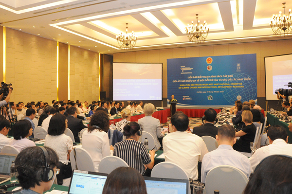 [-]Đối[-]thoại[-]cấp[-]cao[-]về[-]việc[-]thực[-]hiện[-]Thỏa[-]thuận[-]Paris[-]tại[-]Việt[-]Nam[-]